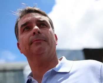 Defesa de Flávio pede mais prazo para depoimento à PF sobre Lula