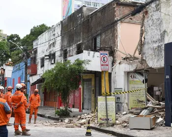 Desabamento de laje deixa feridos no Centro