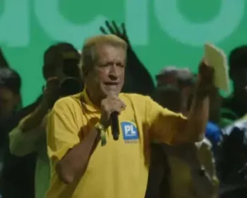 Em ato de Flávio, Valdemar enaltece Bolsonaro: "Maior líder que vi na vida"