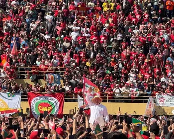 Em ato, Lula ataca a direita, defende terras raras e fala em eleger maioria no Congresso