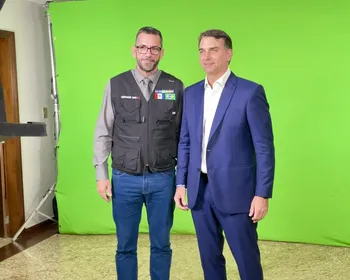 Em dia de gravação com candidatos, Leonardo Dias publica foto com Flávio Bolsonaro