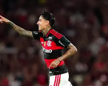 Em noite de golaços, Flamengo vence Vitória e diminui diferença para o Palmeiras
