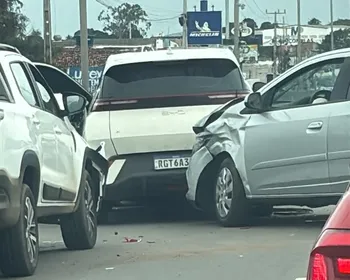 Engavetamento entre quatro veículos é registrado em Arapiraca