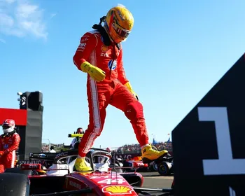 F1: Hamilton garante pole da corrida sprint; Bortoleto larga em 12°