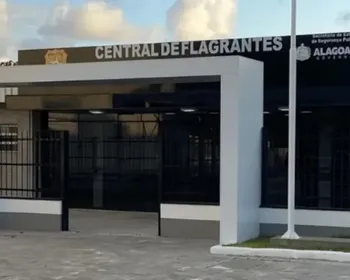 Homem é preso após agredir mulher e fugir com filha pequena em Maceió
