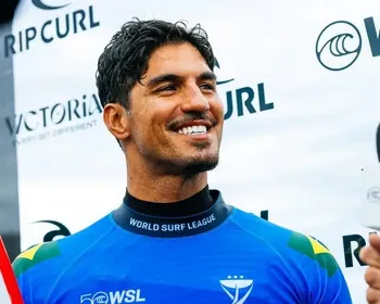 Gabriel Medina sofre corte na cabeça antes de etapa da WSL
