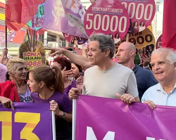 Haddad faz caminhada no Centro de SP como 1º ato de campanha
