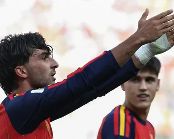 Herói da Espanha na Copa do Mundo celebra título: 'Destino estava escrito'