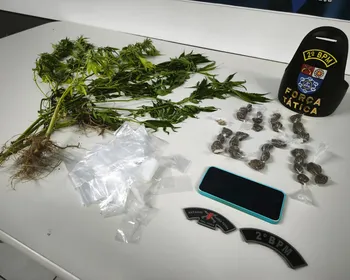 Homem é preso com pés de maconha e droga dentro de casa em Santana do Mundaú