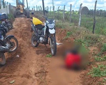 Homem morre atropelado por motoniveladora ao levar almoço para amigo em Feira Grande