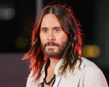 Jared Leto nega acusações de abuso sexual após denúncias em documentário da BBC