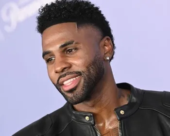 Jason Derulo responde a críticas por manter tanque de tubarões em mansão