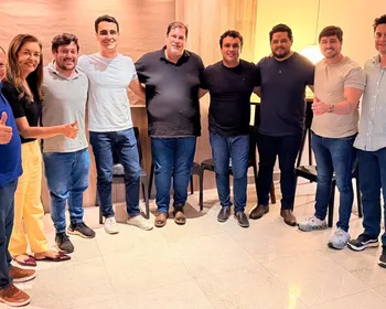 Mesmo sem nome na ata, JHC diz a aliados que vai disputar o governo, sinaliza apoio a Lira e avalia Marina ou Eudócia para o Senado
