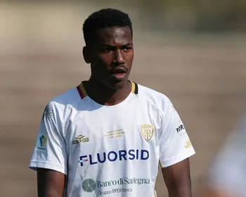 Jogador do Cagliari é internado na UTI após se afogar em piscina