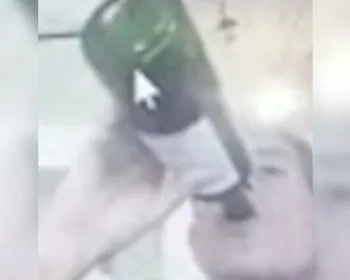 Juiz é flagrado fumando, bebendo e de bermuda em sessão