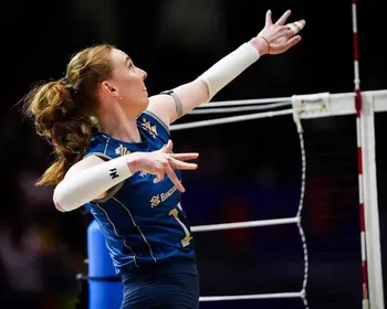 Júlia Bergmann celebra vitória do Brasil na VNL: 'Ninguém desistiu'