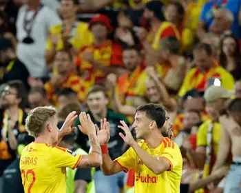Lens bate PSG e conquista a Supercopa da França pela primeira vez