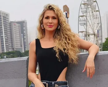 Lívia Andrade se diverte com perrengue chique após balada em Ibiza. Assista ao vídeo