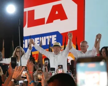 Lula oficializa candidatura à reeleição em convenção do PT em SP