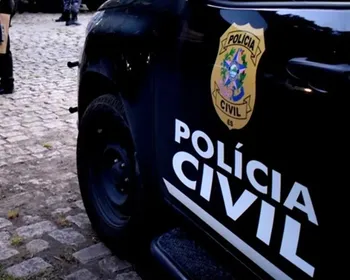 Mãe é detida por queimar mãos do filho com colher quente