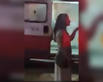 Mãe esfaqueia filha de 13 anos; pequena de 7 foge e consegue pedir socorro