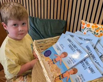 Mãe não desconfia de filho sorrindo torto, mas menino estava tendo AVC