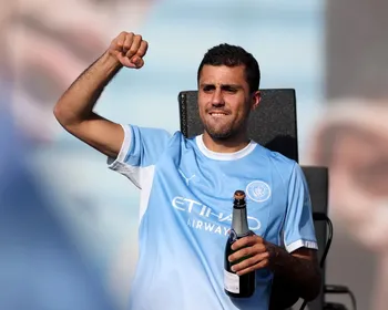 Manchester City nega contato do Real Madrid por Rodri