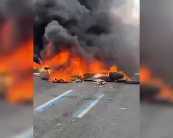 Manifestantes fecham rua após morte de pastor em ação da PM