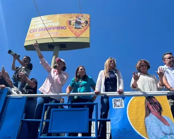 Michelle pede votos para Flávio e diz que "logo" Bolsonaro voltará