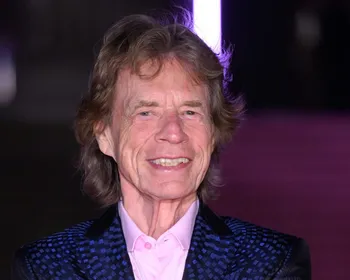 Mick Jagger finalmente quebra a fama de pé-frio e vê a Inglaterra vencer nas quartas da Copa do Mundo