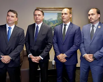 Moraes proíbe que Flávio, Carlos e Jair Renan visitem Bolsonaro no Dia dos Pais