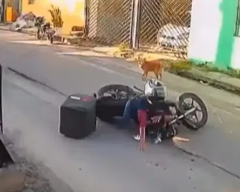 Motociclista ganha R$ 279 mil de indenização ao cair em rua esburacada