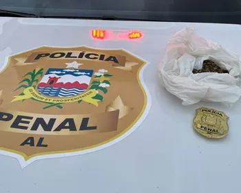 Mulher é presa ao tentar entrar com drogas em presídio de Segurança Máxima em Maceió