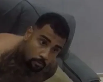 Namorado de aluna golpista explica demora a policiais: "Estava pelado". Veja vídeo