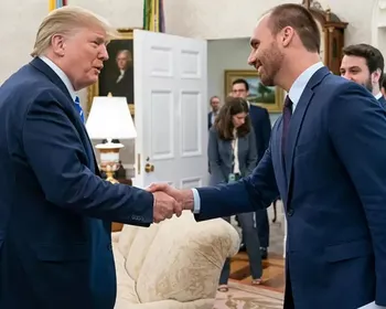 O que muda para Eduardo Bolsonaro após Trump conceder green card