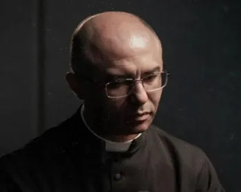Padre ligado a grupo conservador é excomungado pelo Vaticano