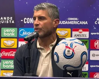 Pedro Emanuel analisa empate em casa com o Olimpia: 'Desiludidos'