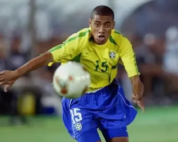 Pentacampeão com a Seleção Brasileira, Kleberson é internado em Curitiba
