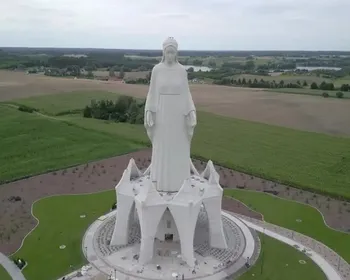 Polônia ganha estátua de Virgem Maria maior que o Cristo Redentor