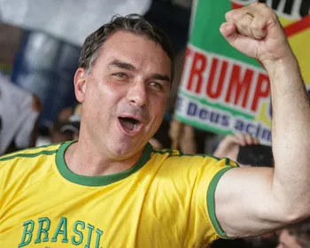 PT diz que Flávio tentou desfazer "ato de traição" com viagem aos EUA