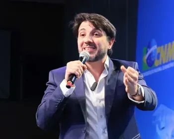 Renan chama Flávio de "farsante" e critica gestão de Jair Bolsonaro
