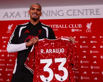 Ronald Araújo é anunciado como novo reforço do Liverpool