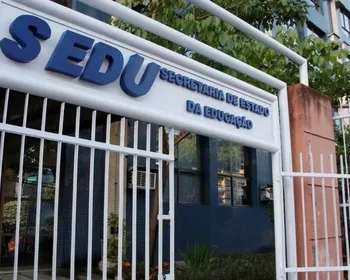 Secretaria de Educação vai pagar abono salarial de R$ 12 mil para todos os professores neste mês