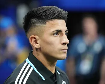 Thiago Almada, meia alvo do Flamengo, é anunciado pelo River Plate