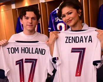 Tom Holland e Zendaya visitam instalações do PSG e recebem presentes