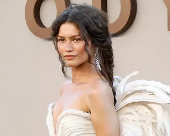 Trança usada por Zendaya faz sucesso; aprenda a reproduzir o penteado