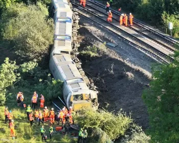 Trem descarrila na Inglaterra e deixa 20 feridos: "Aterrorizante"