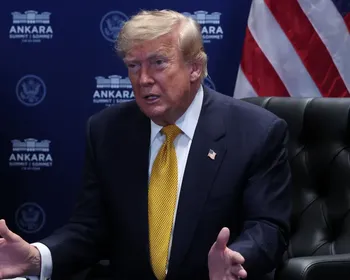 Trump diz que EUA suspenderam ataques após pedido do Irã por negociação