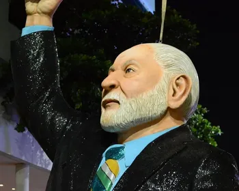 TSE admite ação contra Lula por suposto abuso em desfile de Carnaval