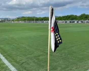 Ventos fortes alteram programação da base do Vasco; profissional treina normalmente